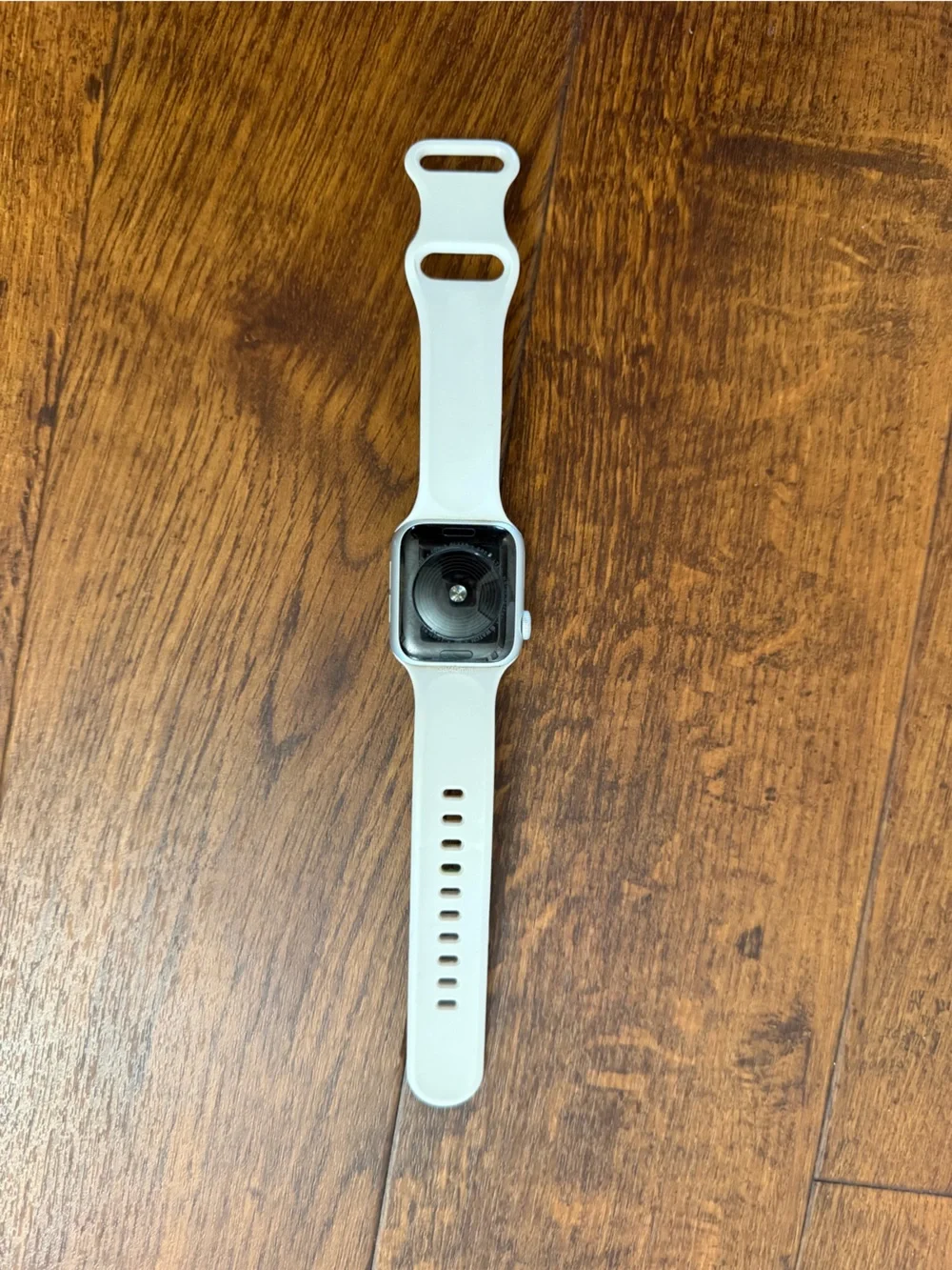 Apple SE Smartwatch with accessories